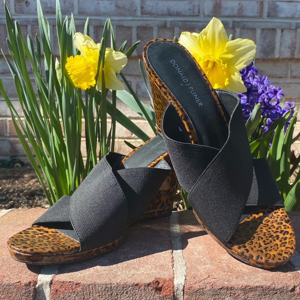 Donald J. Pliner Cheetah print wedge sandals Hedi 8.5